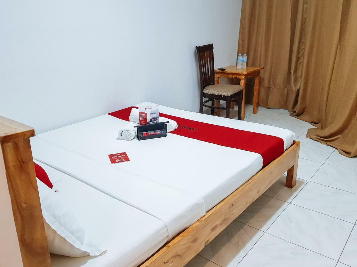 Hotel Reddoorz Near Ramiro Community Hospital Totolan Exterior foto