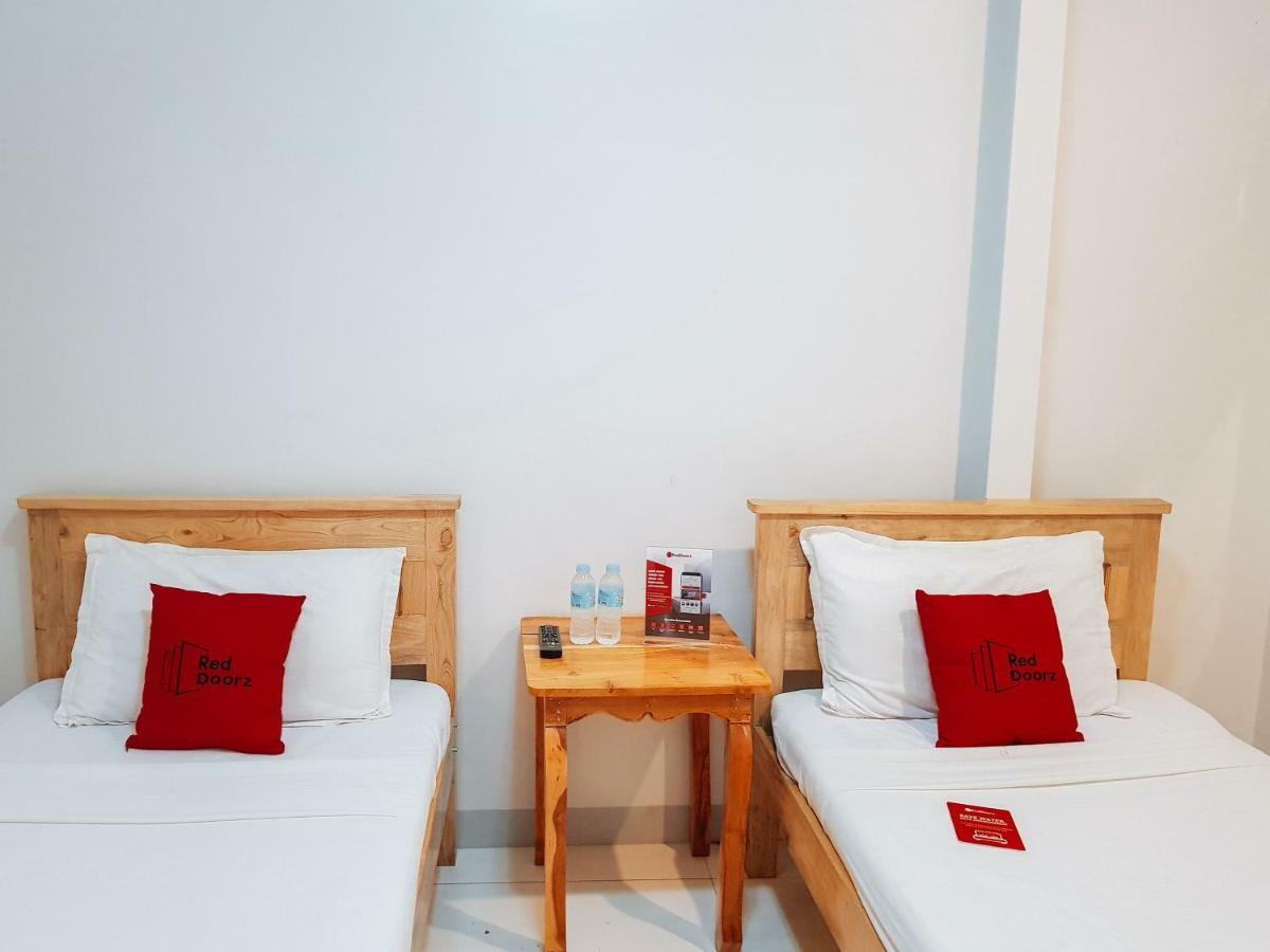 Hotel Reddoorz Near Ramiro Community Hospital Totolan Exterior foto